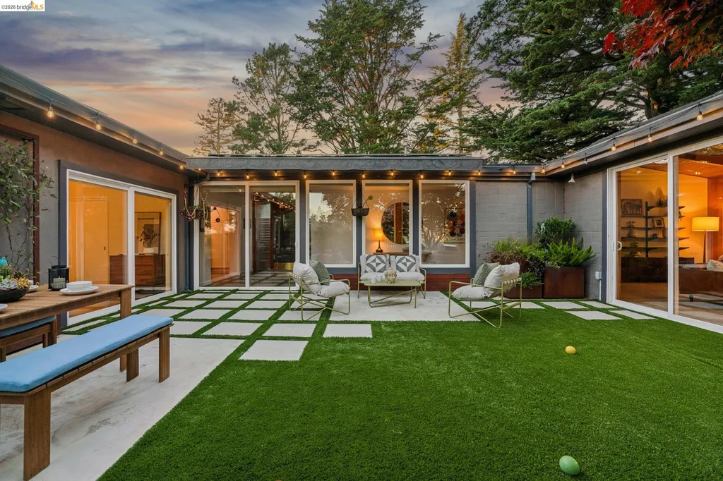 6941 Ridgewood Way Oakland CA 94611