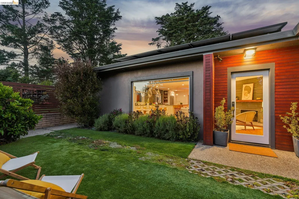 6941 Ridgewood Way Oakland CA 94611