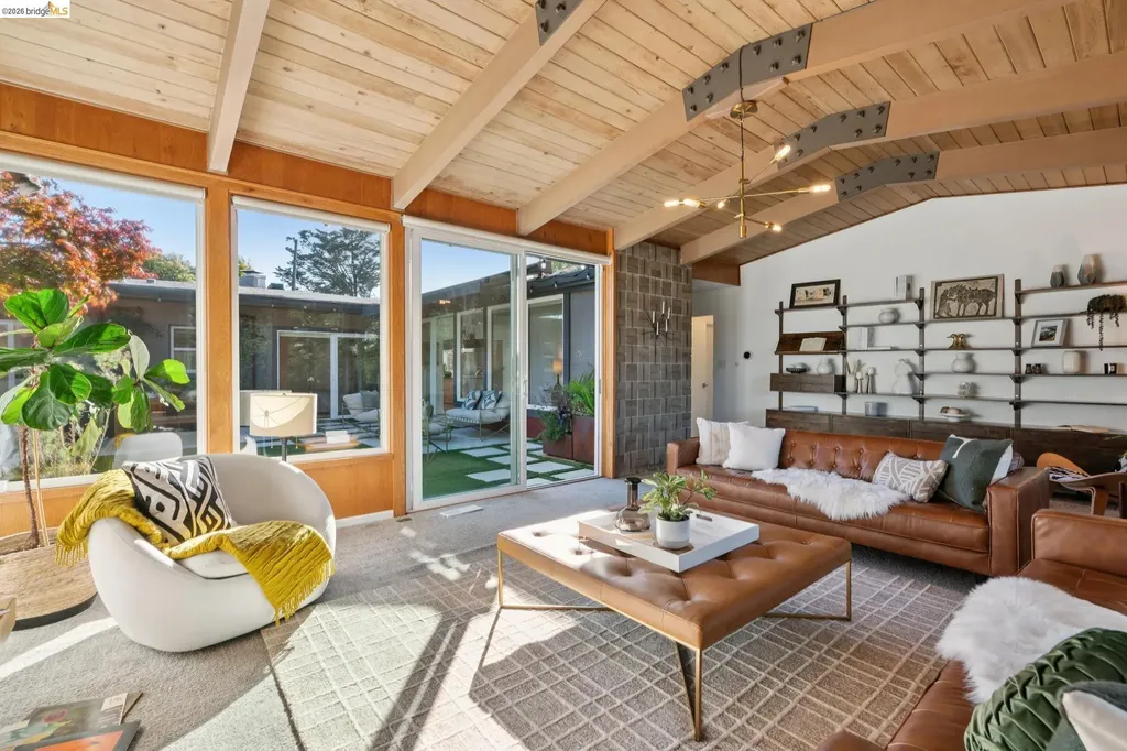 6941 Ridgewood Way Oakland CA 94611