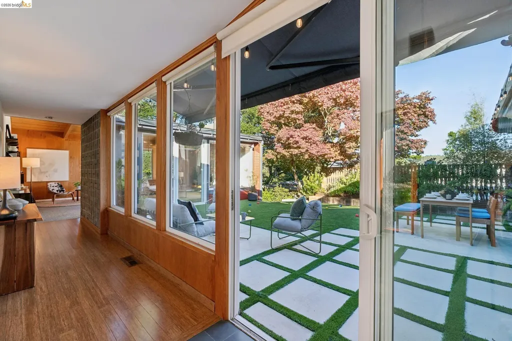 6941 Ridgewood Way Oakland CA 94611