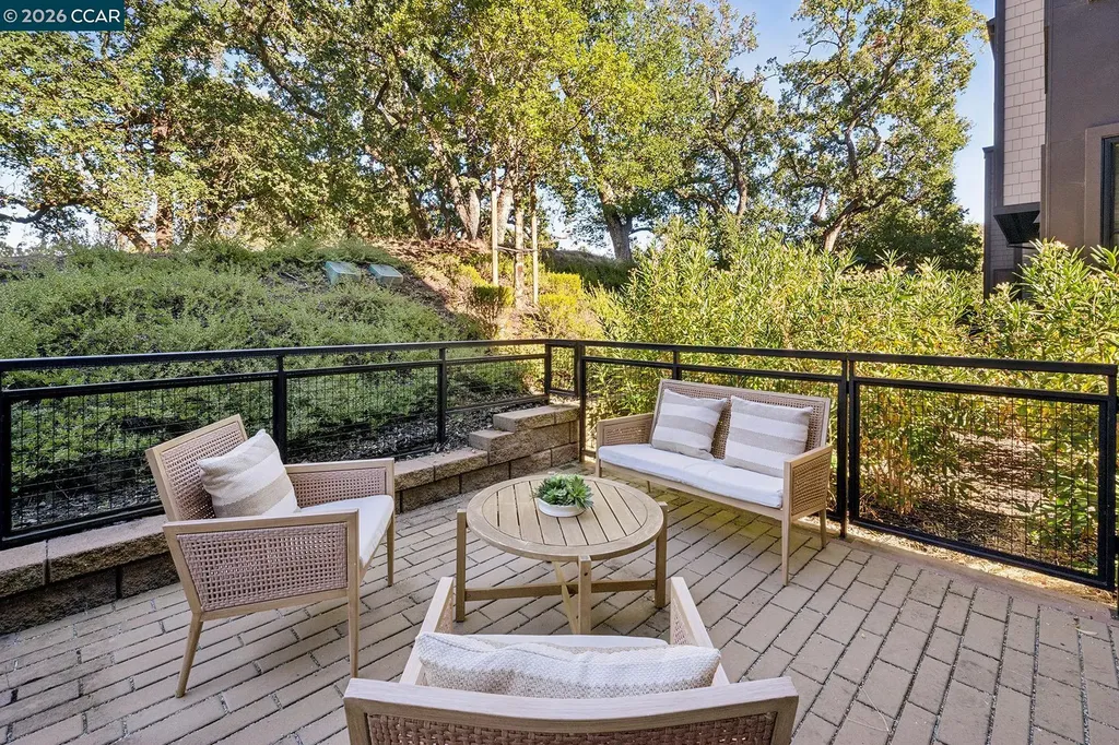 25 Woodbury Highlands Court Lafayette CA 94549