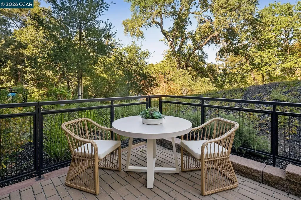 25 Woodbury Highlands Court Lafayette CA 94549