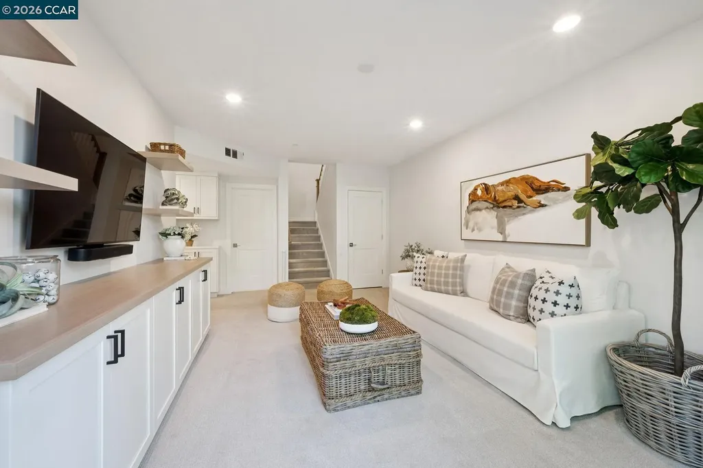 25 Woodbury Highlands Court Lafayette CA 94549
