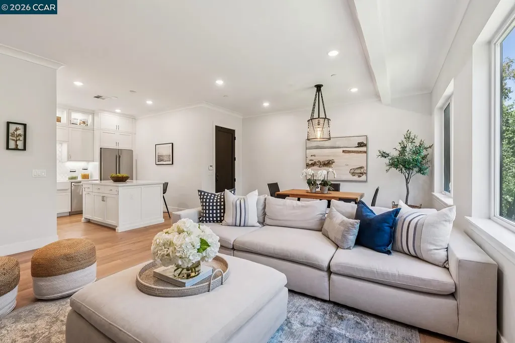 25 Woodbury Highlands Court Lafayette CA 94549