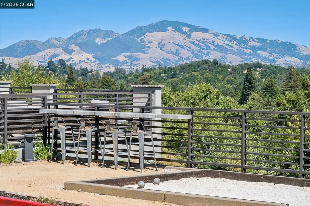 25 Woodbury Highlands Court Lafayette CA 94549