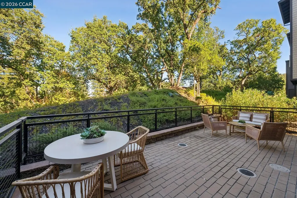 25 Woodbury Highlands Court Lafayette CA 94549