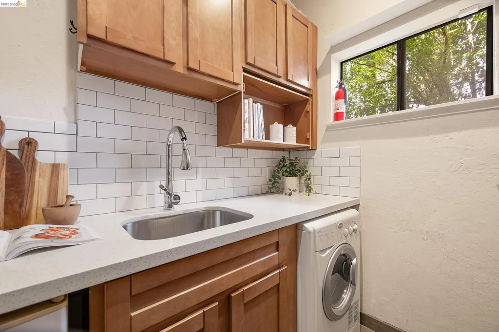 6600 Heather Ridge Way Oakland CA 94611