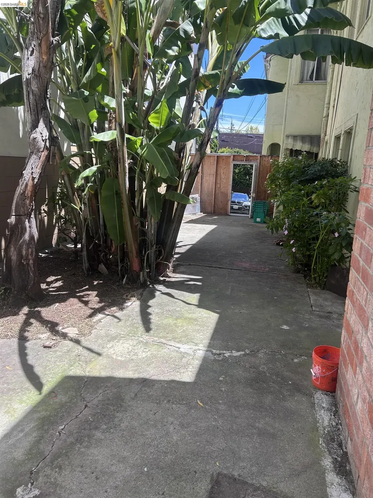 4035 Howe Street Oakland CA 94611