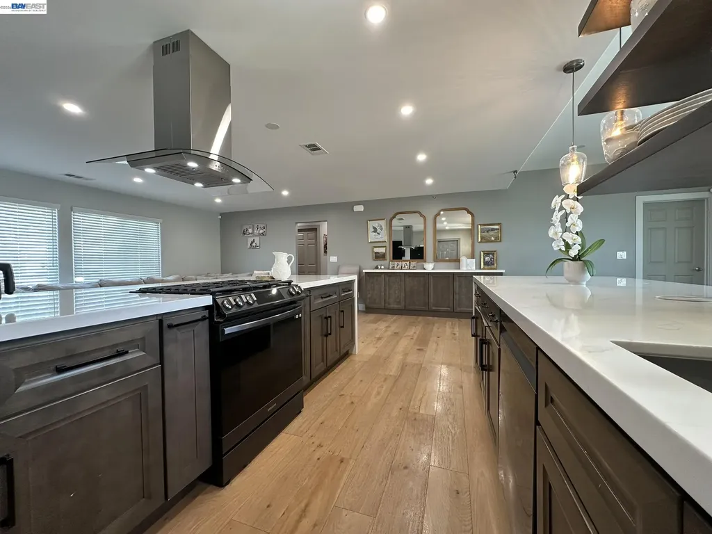 1220 Esser Avenue San Leandro CA 94579