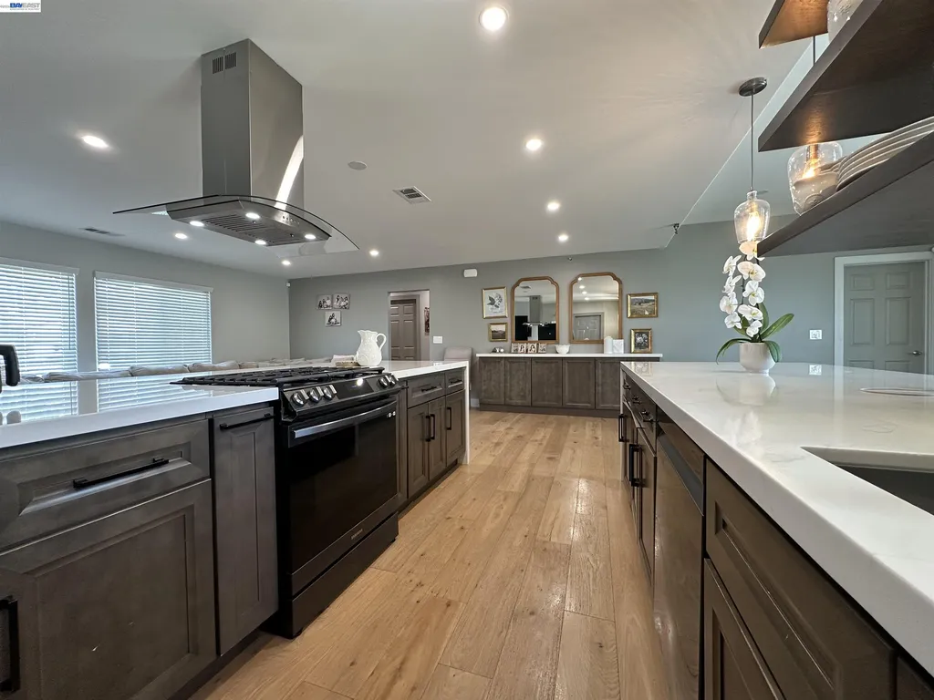 1220 Esser Avenue San Leandro CA 94579