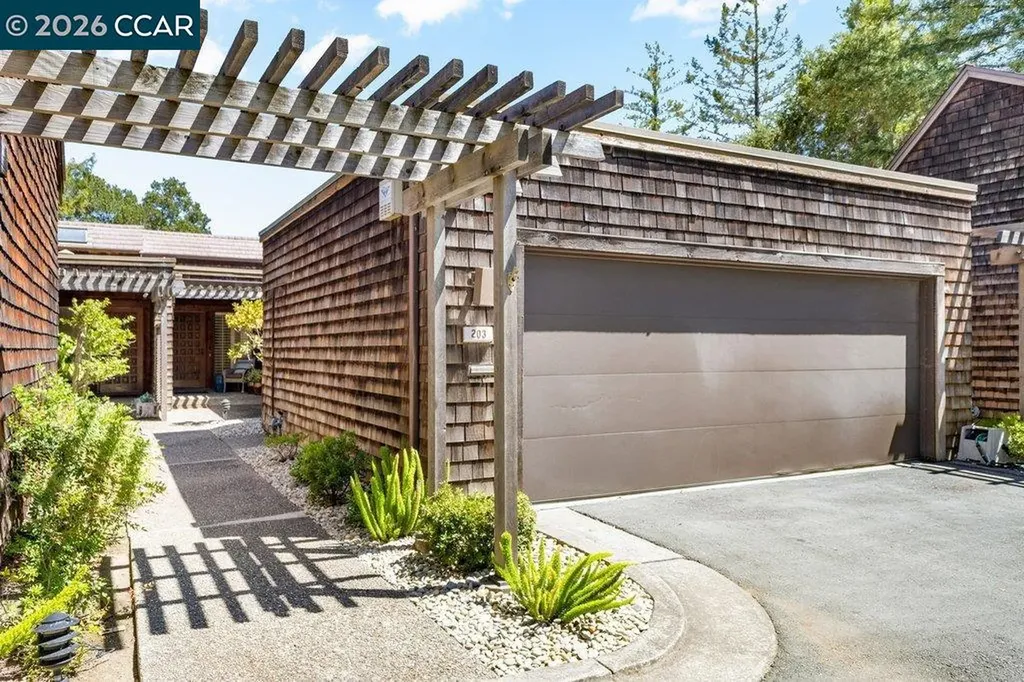 203 Village Gate Road Orinda CA 94563