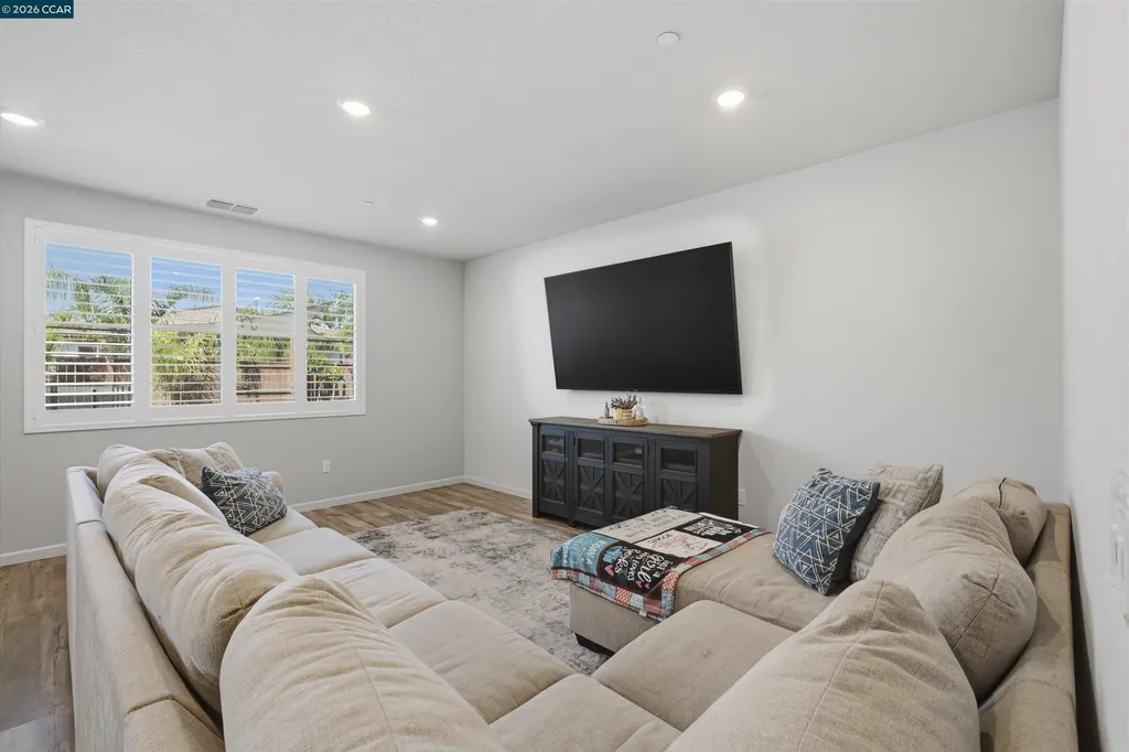 1655 Apricot Court Dixon CA 95620