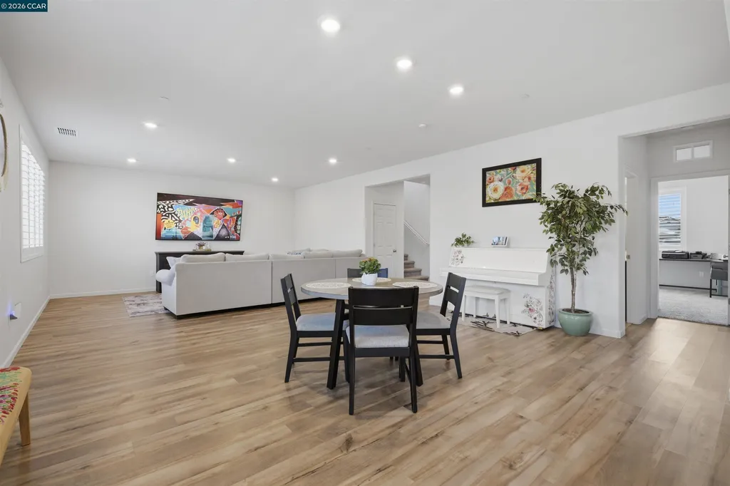 1655 Apricot Court Dixon CA 95620