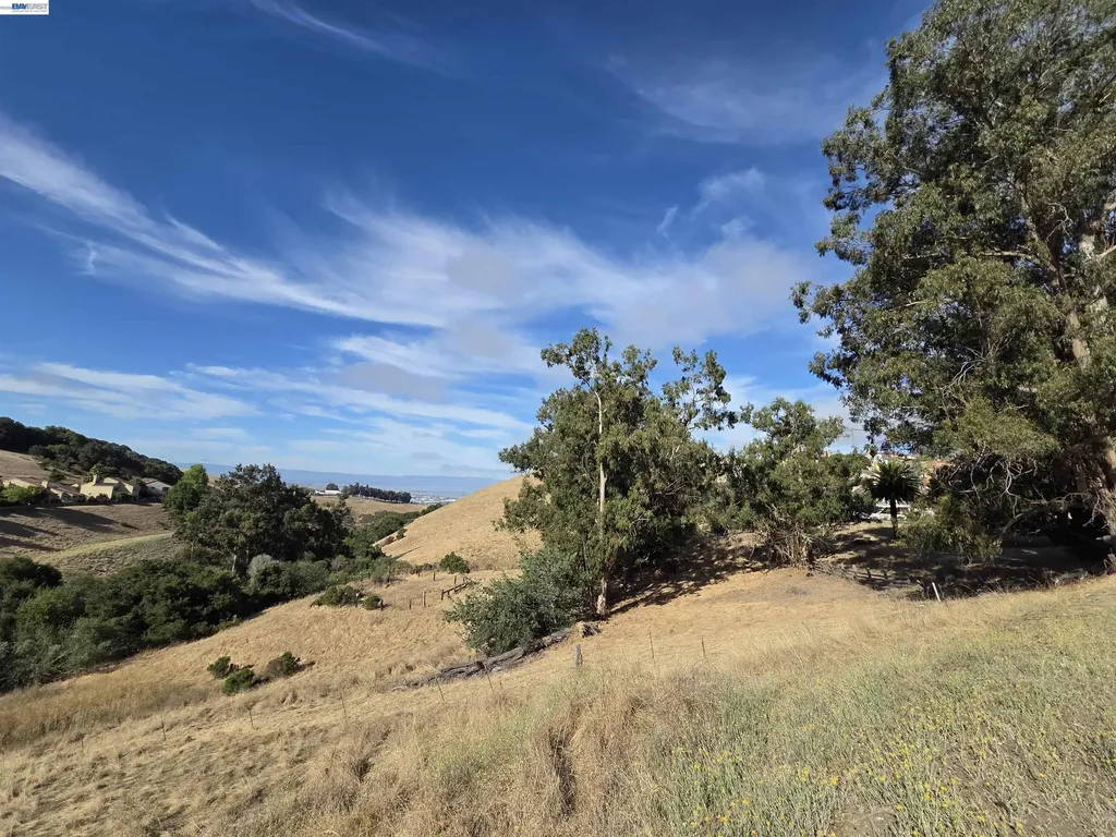 27907 Dobbel Avenue Hayward CA 94542