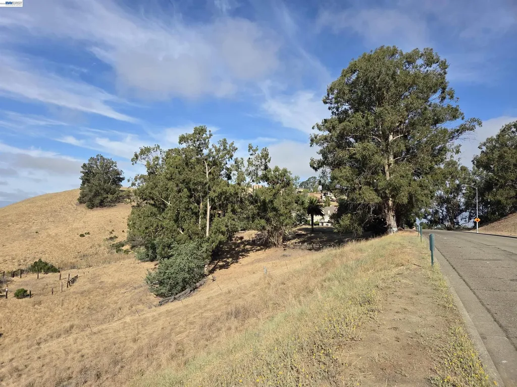 27907 Dobbel Avenue Hayward CA 94542