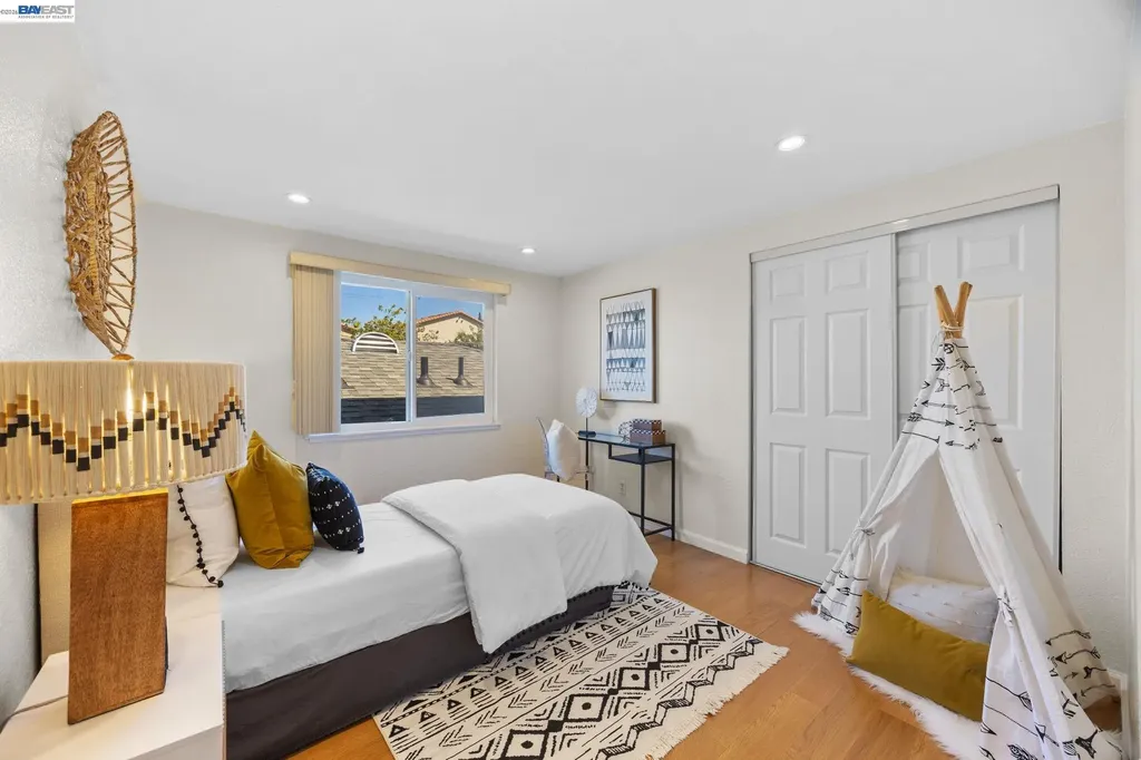 2000 Miramar Avenue Castro Valley CA 94578