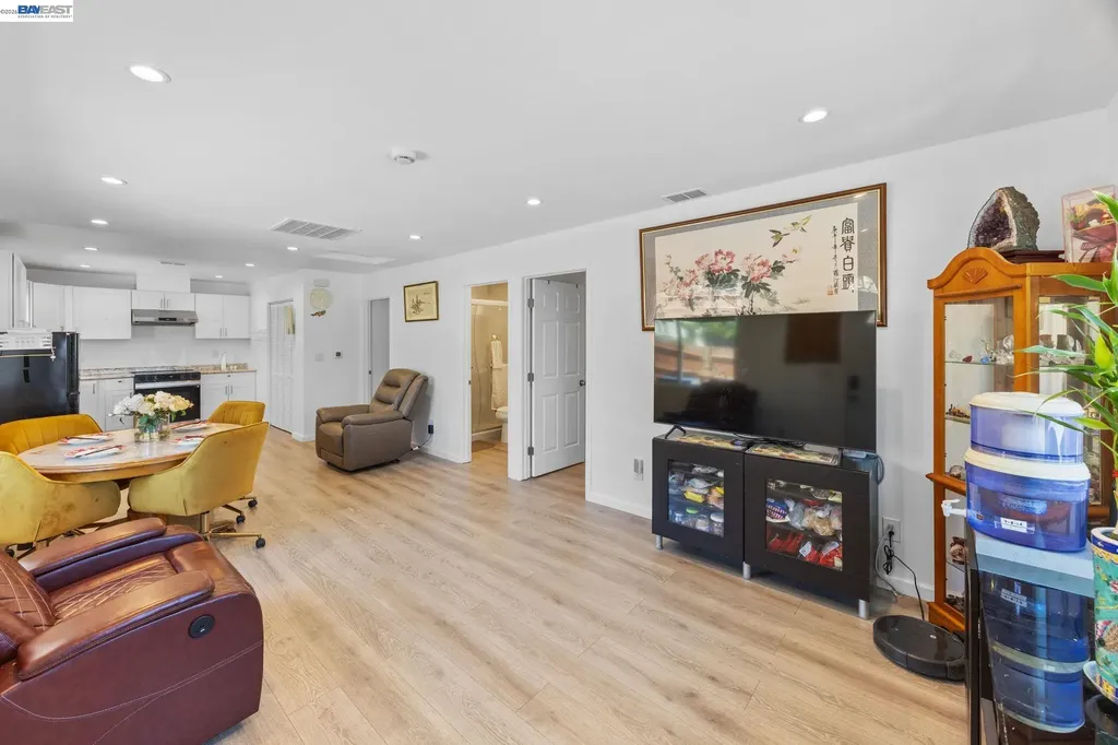 2000 Miramar Avenue Castro Valley CA 94578