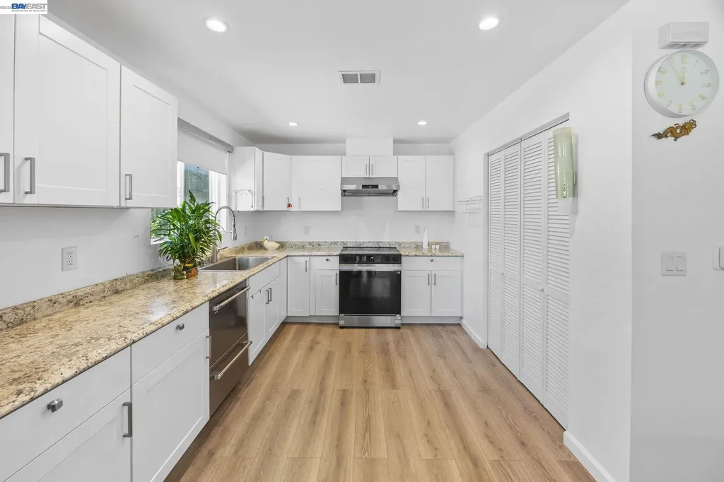 2000 Miramar Avenue Castro Valley CA 94578