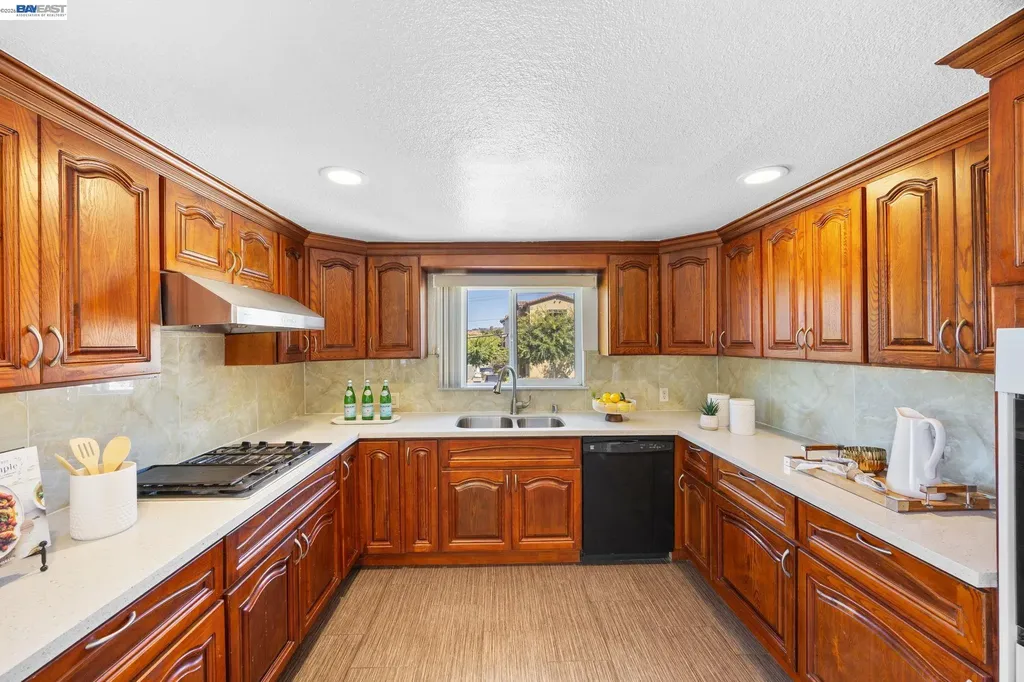 2000 Miramar Avenue Castro Valley CA 94578
