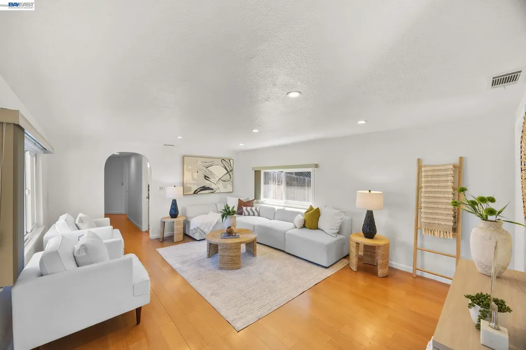2000 Miramar Avenue Castro Valley CA 94578