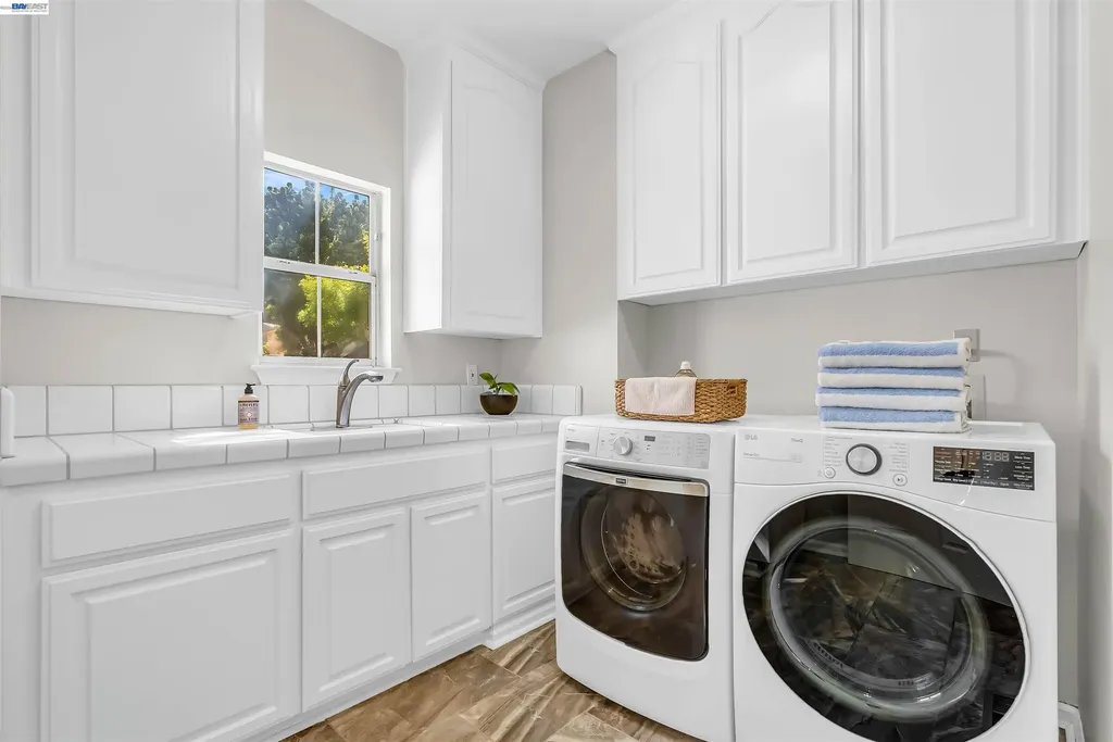 23661 Glenbrook Lane Hayward CA 94541