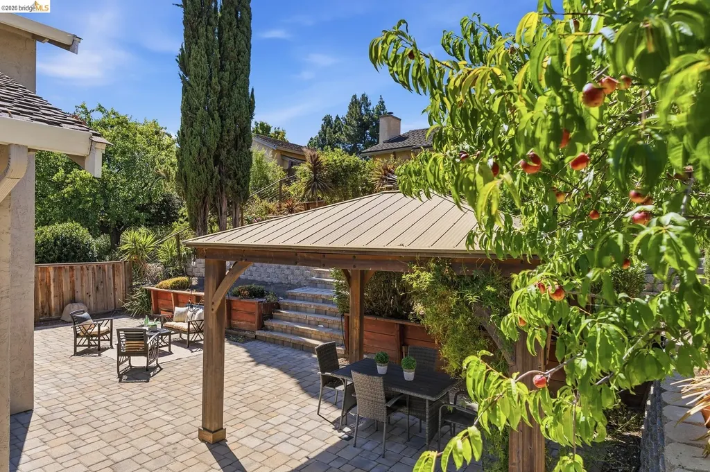 2239 Southwest Court Martinez CA 94553