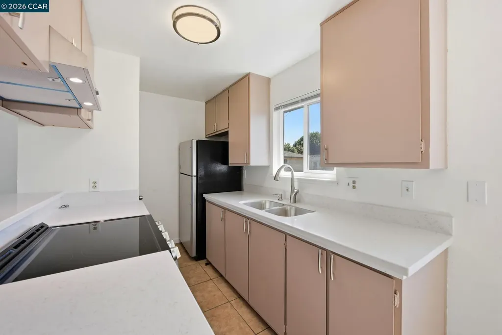 34732 Skylark Drive Union City CA 94587
