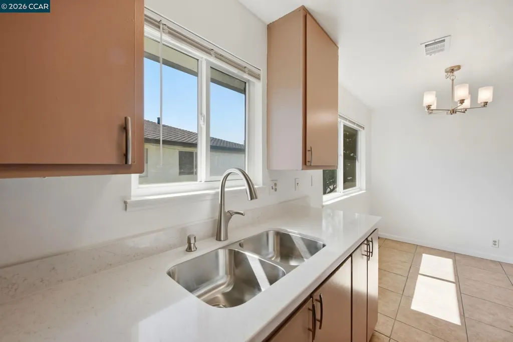 34732 Skylark Drive Union City CA 94587