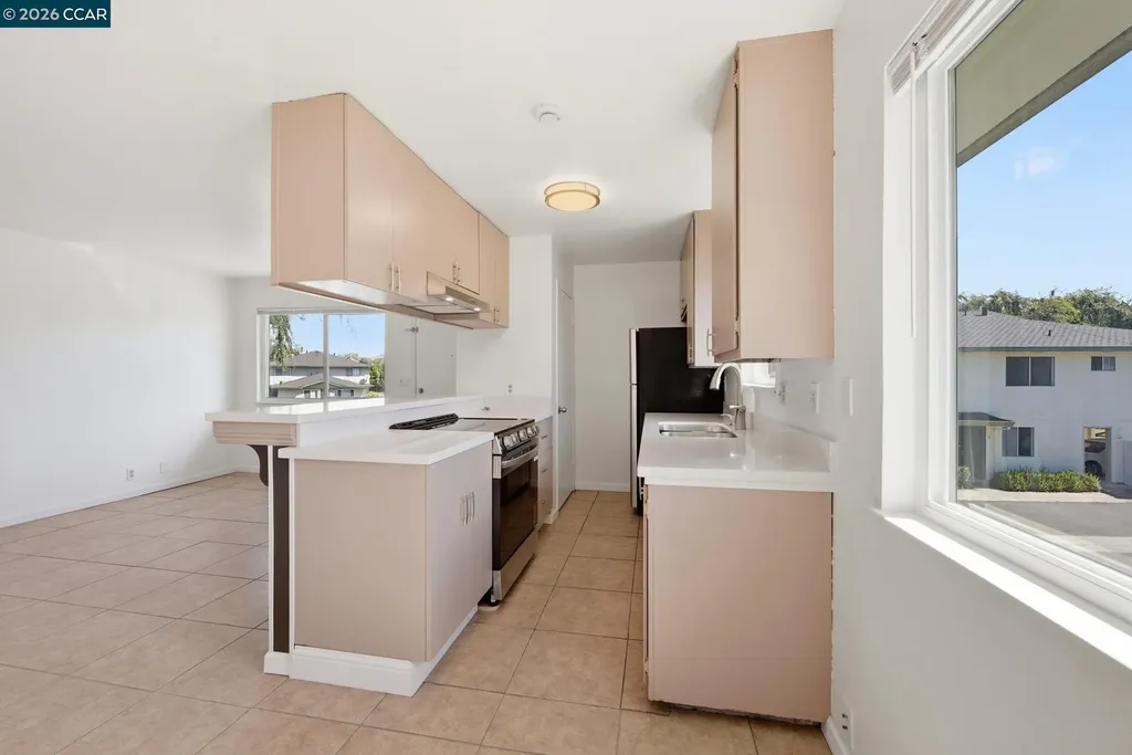 34732 Skylark Drive Union City CA 94587