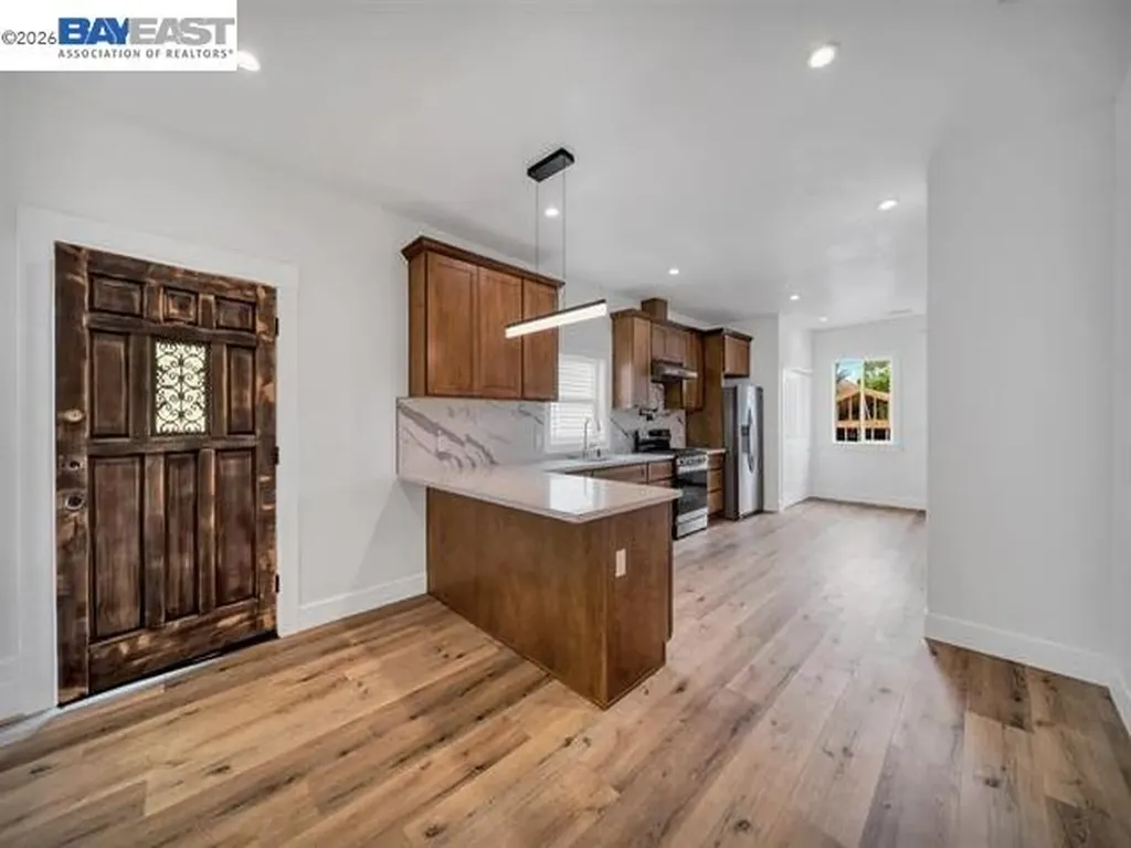 3035 Logan Street Oakland CA 94601