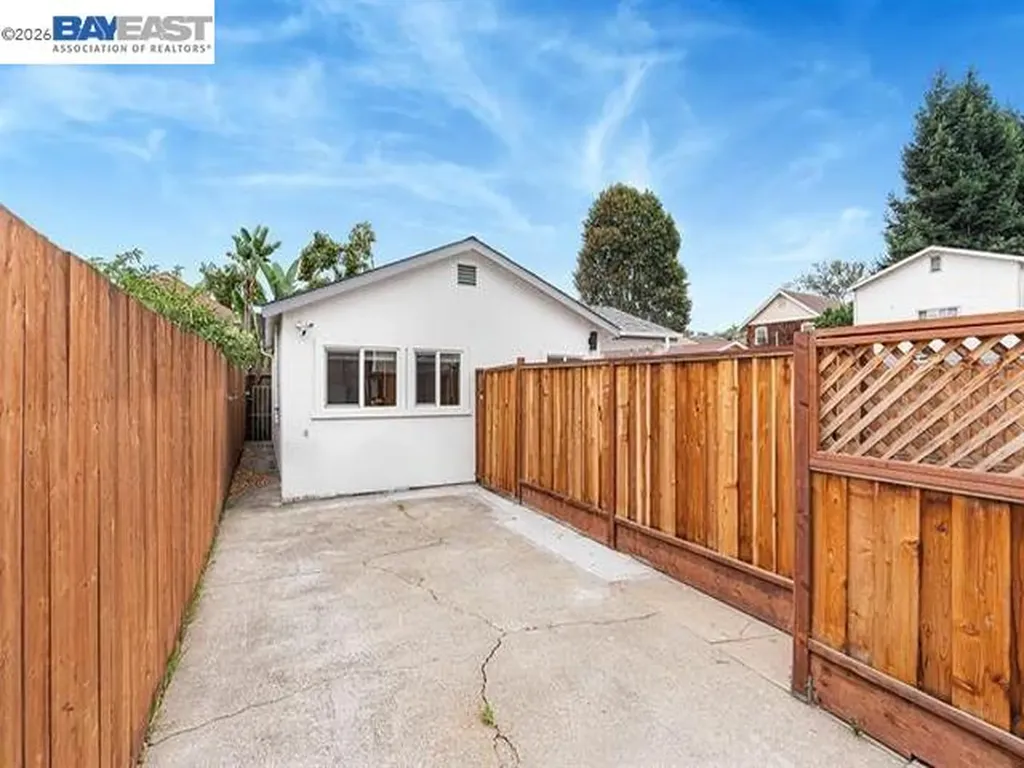 3035 Logan Street Oakland CA 94601