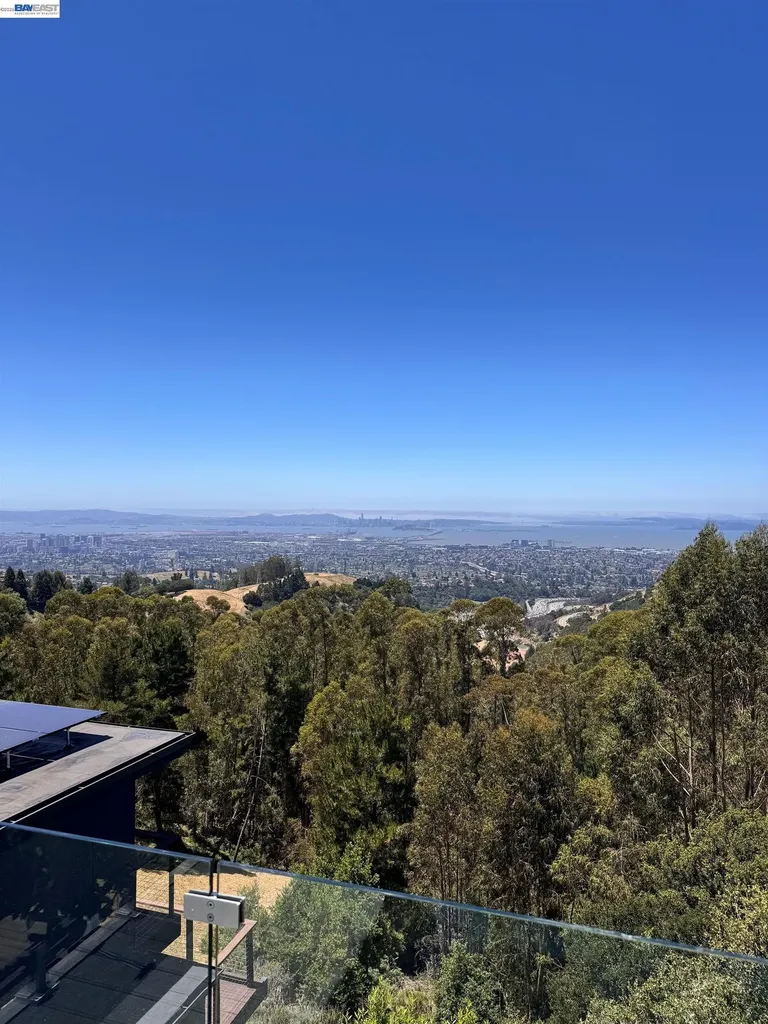 6077 Skyline Boulevard Oakland CA 94611