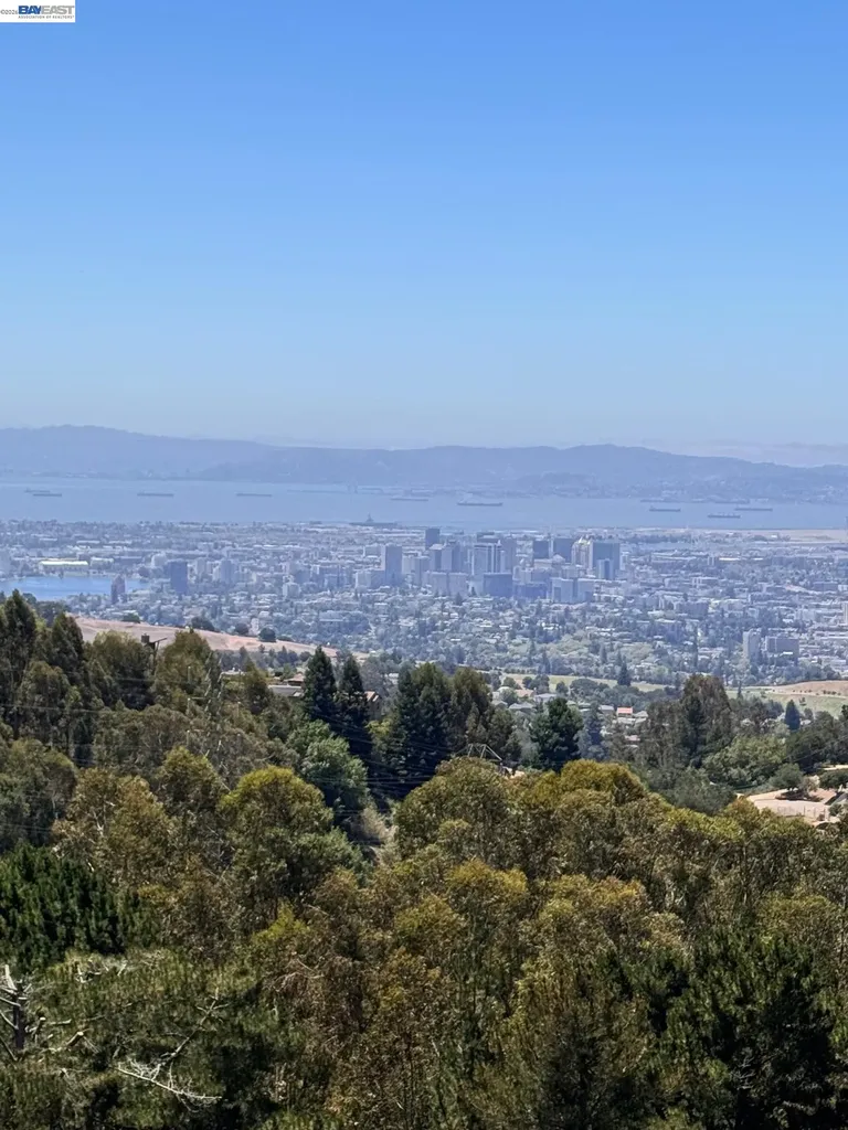 6077 Skyline Boulevard Oakland CA 94611