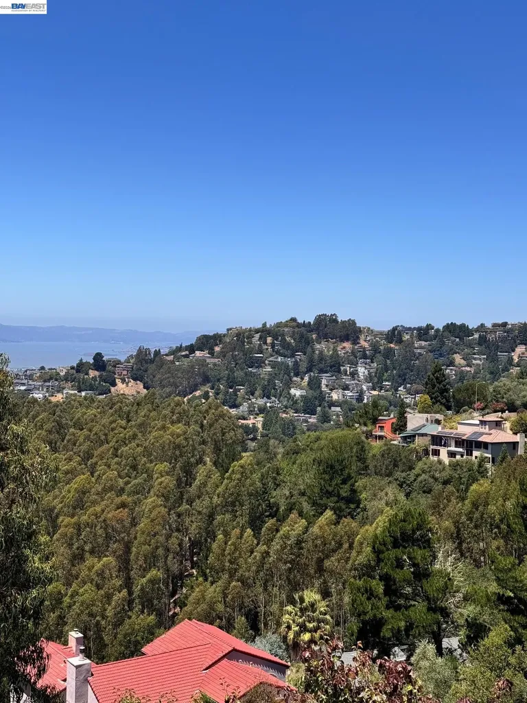 6077 Skyline Boulevard Oakland CA 94611
