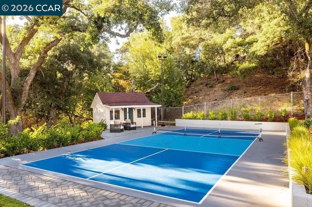8 Camino Lenada Orinda CA 94563