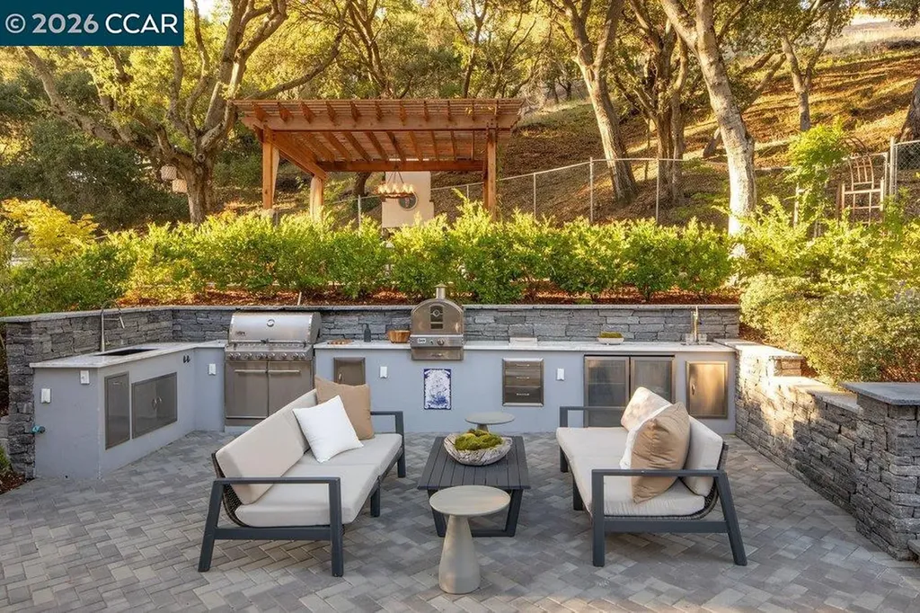 8 Camino Lenada Orinda CA 94563