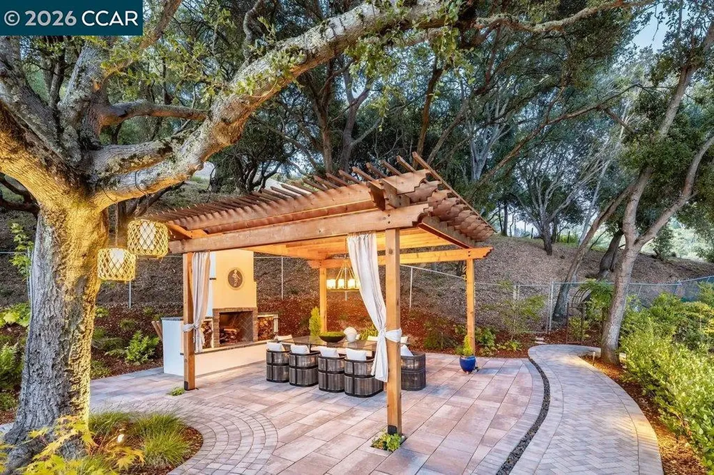 8 Camino Lenada Orinda CA 94563
