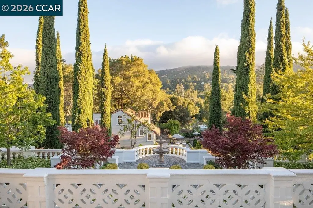 8 Camino Lenada Orinda CA 94563