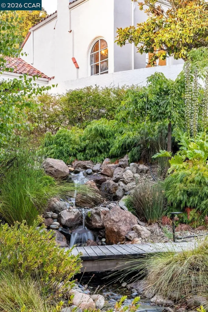 8 Camino Lenada Orinda CA 94563