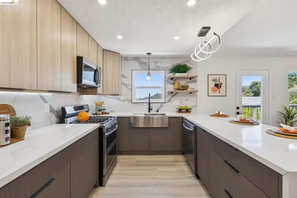 6756 Snake Road Oakland CA 94611