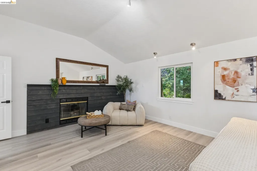6756 Snake Road Oakland CA 94611