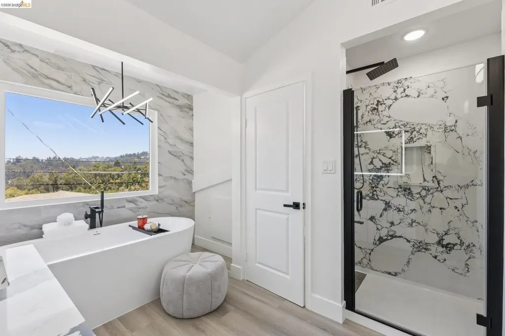 6756 Snake Road Oakland CA 94611