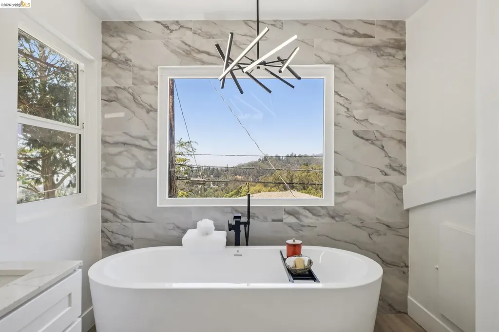6756 Snake Road Oakland CA 94611