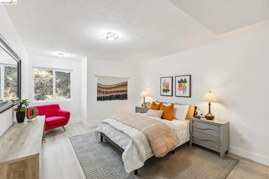 6756 Snake Road Oakland CA 94611