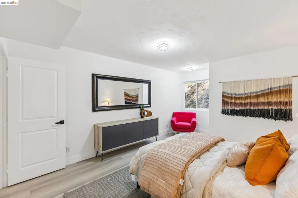 6756 Snake Road Oakland CA 94611