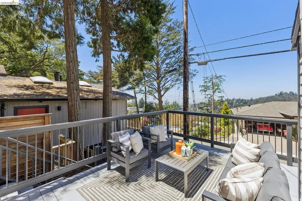 6756 Snake Road Oakland CA 94611