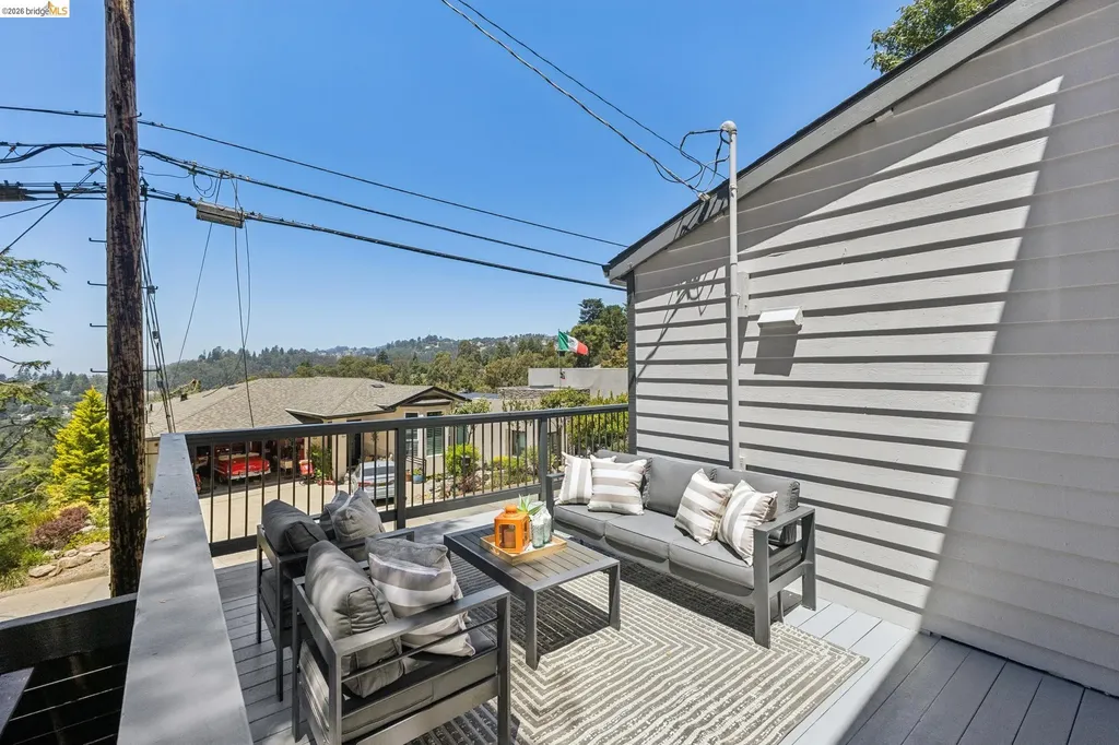 6756 Snake Road Oakland CA 94611
