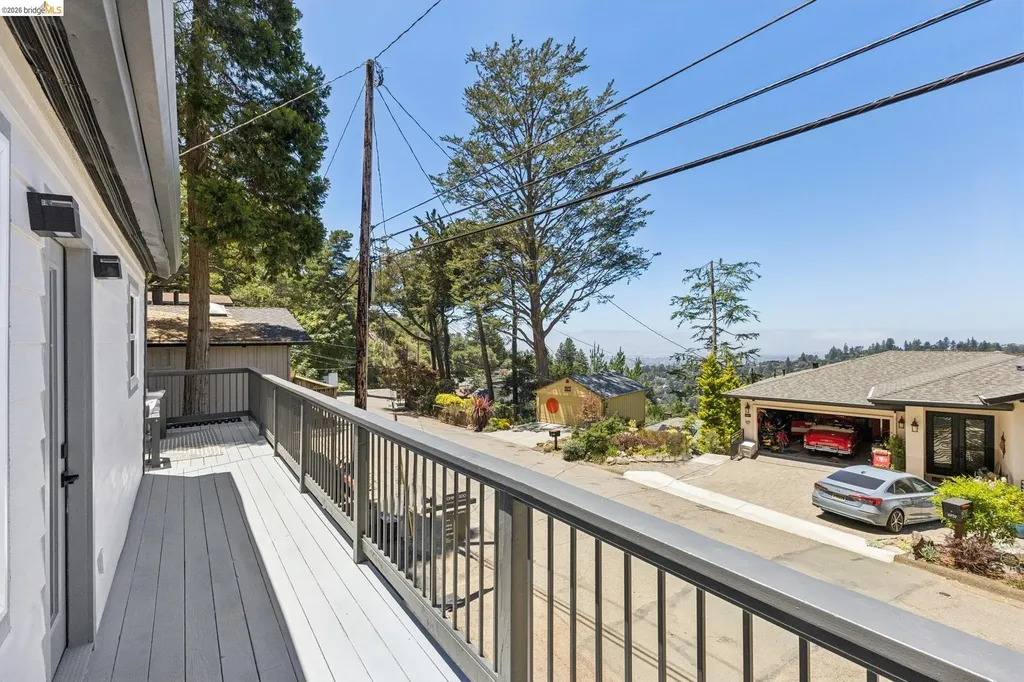 6756 Snake Road Oakland CA 94611