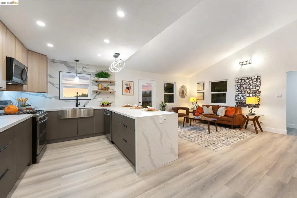 6756 Snake Road Oakland CA 94611