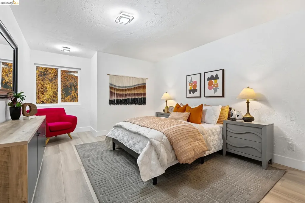 6756 Snake Road Oakland CA 94611